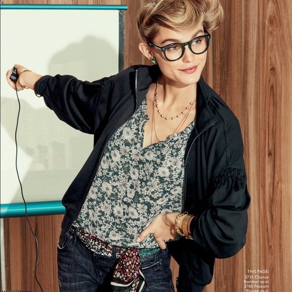 Women’s Cabi Size Medium Green Floral V-Neck Peasant Blouse #3765 - Picture 2 of 14